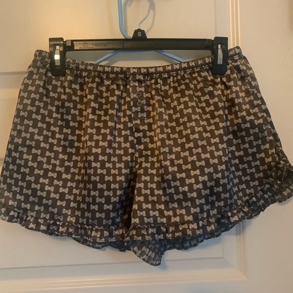 Satin sleep short, soooo comfy. - Picture 1 of 2